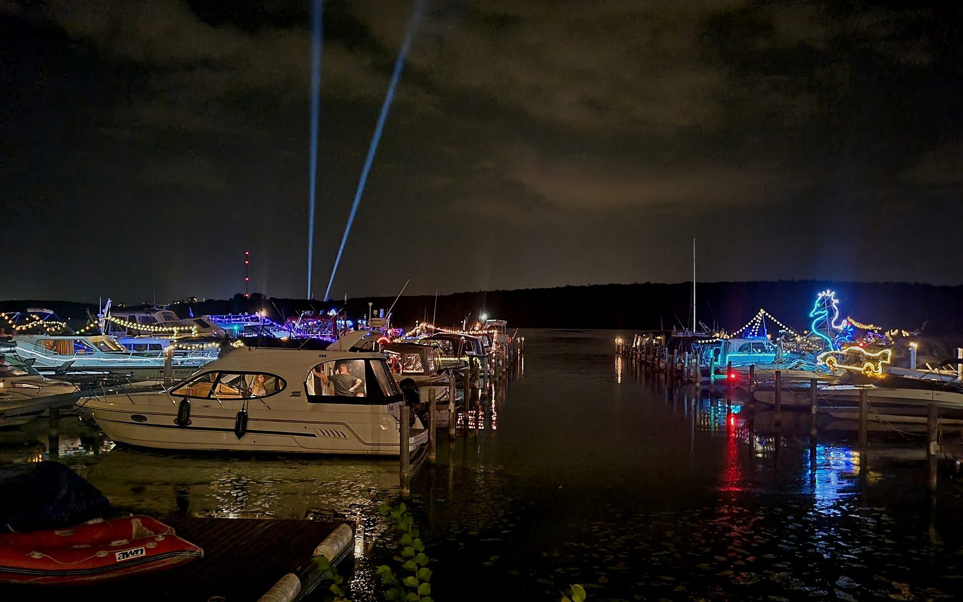 Hafen bei Nacht